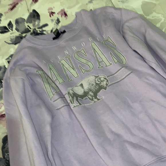 Purple sweater 💜 - Picture 3 of 4